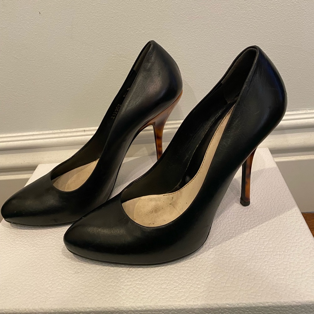 Gucci black leather heels with tortoise heel